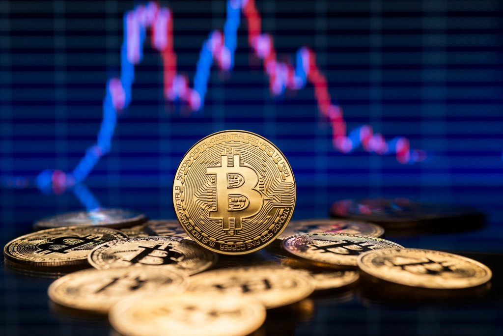 Bitcoin Swings on Hormuz Reports, $762M Liquidated