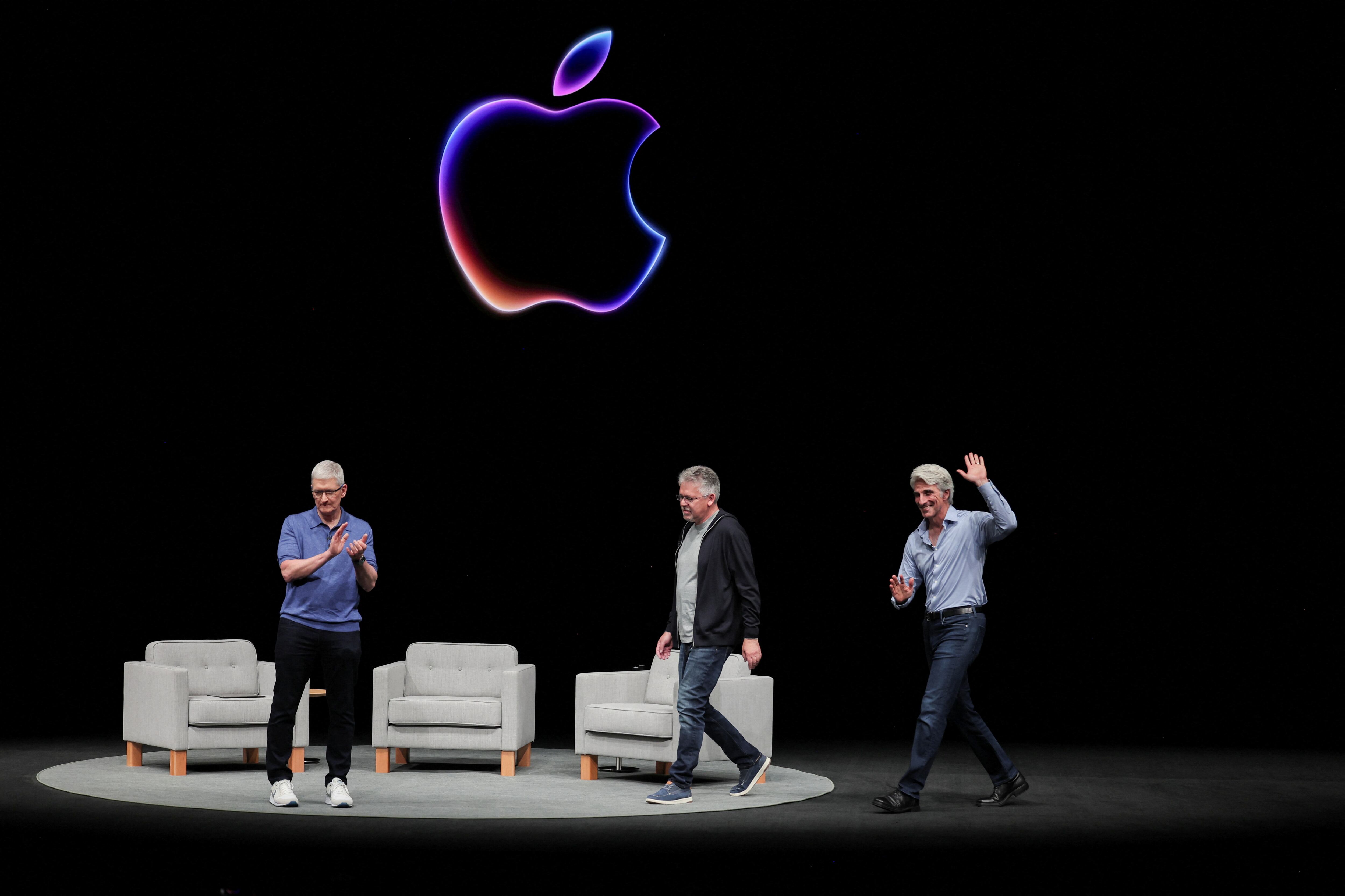  Local AI Demand Could Reshape Apple’s Business Model