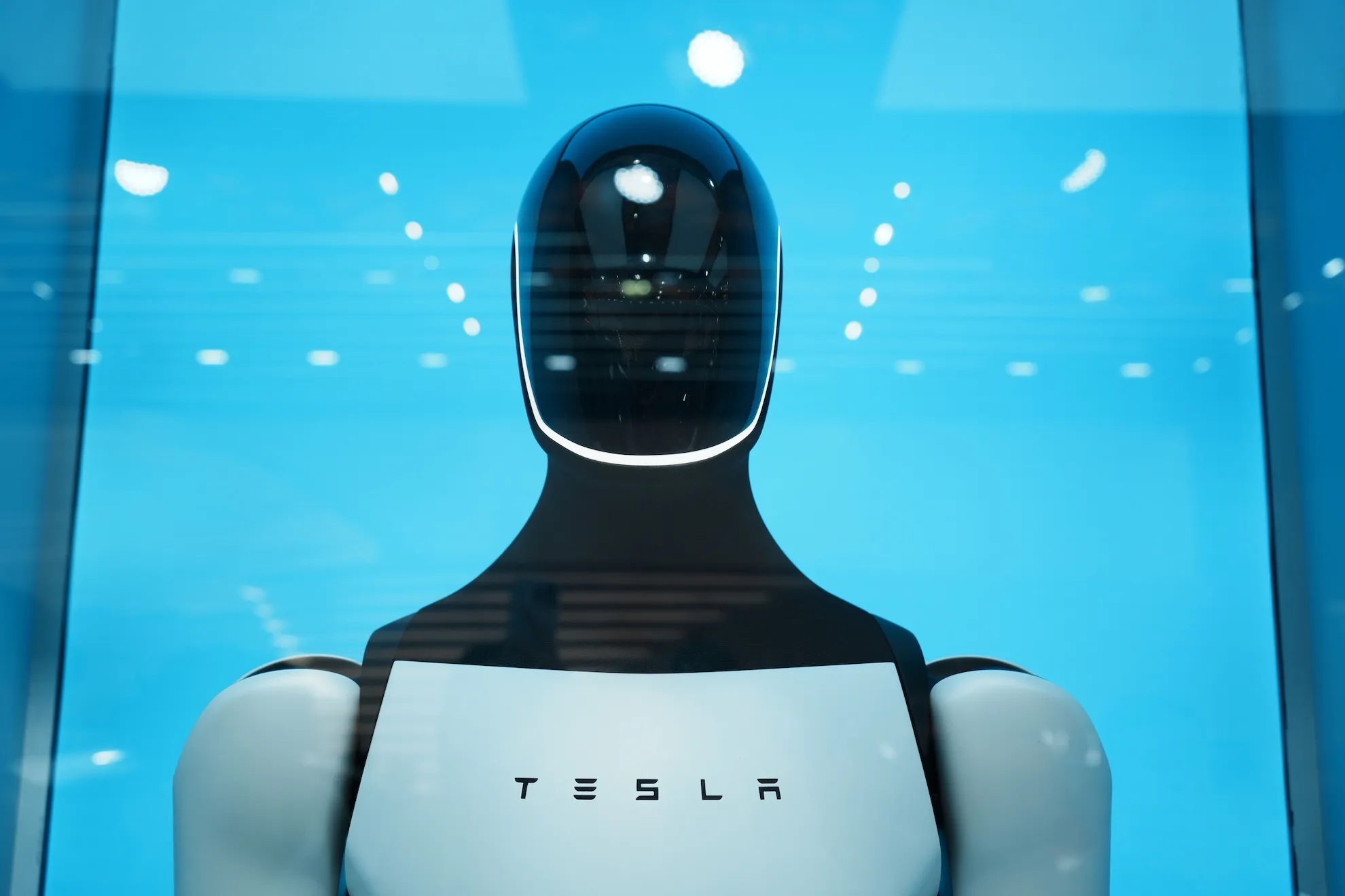 Tesla Q1 Revenue Rises 16% as It Pushes Ahead With Humanoid Robot Plans