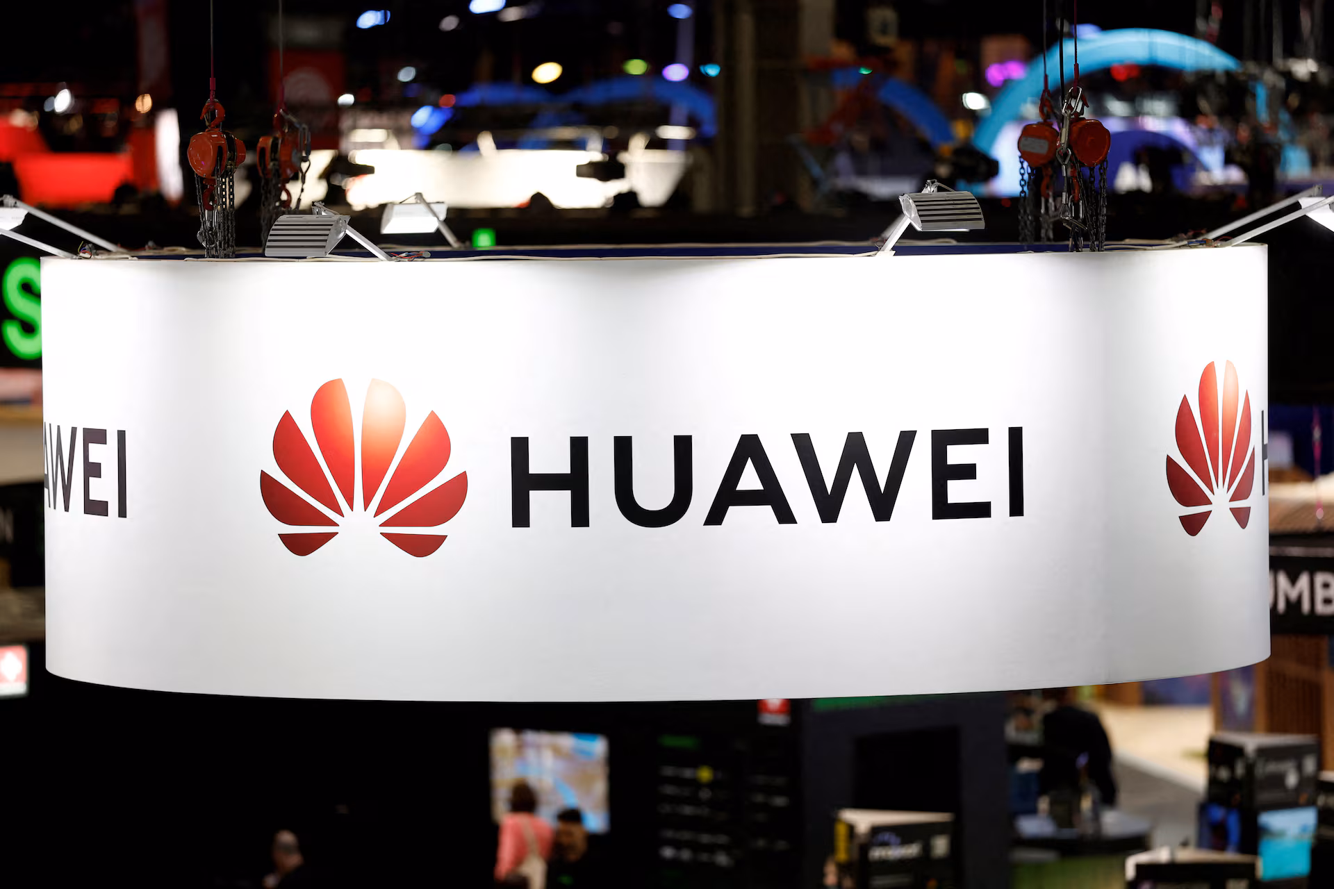 Huawei Backs DeepSeek V4 With Ascend AI Chips