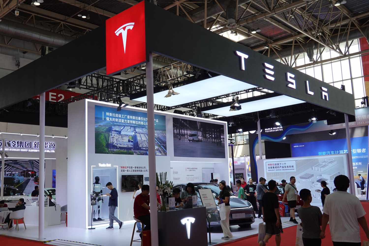 Tesla Stock Dips as Musk Warns of "Rough Quarters" Ahead Amid EV Policy Shift