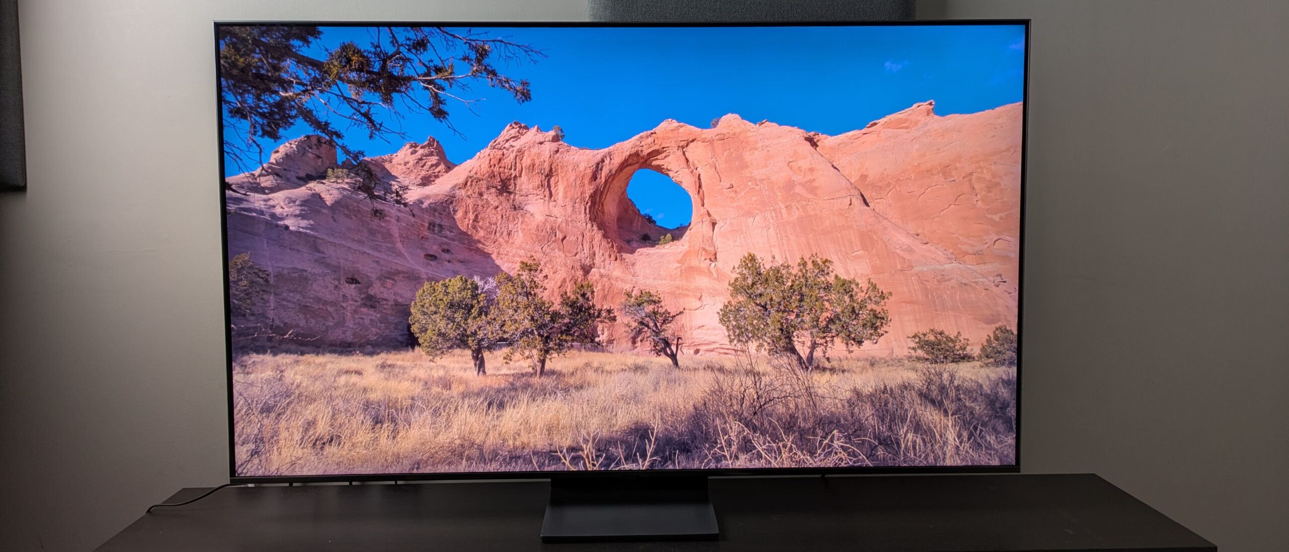 Samsung TV Shines Bright in 2025: Mini-LED QN80F Delivers High Value in Mid-Range Market