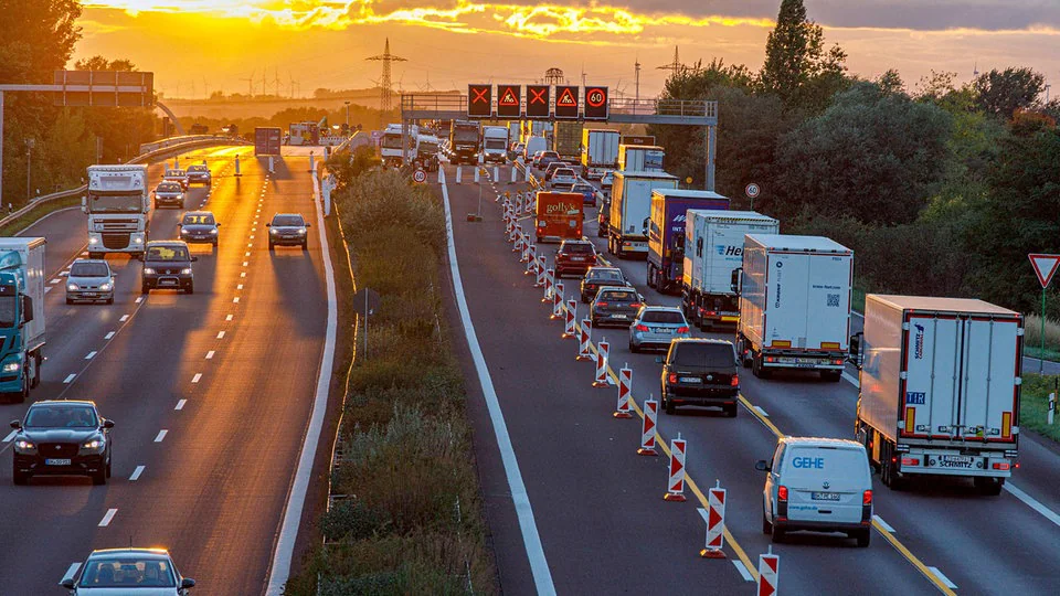 A2 geblitzt: Raser mit 321 km/h erwischt – Polizei greift durch