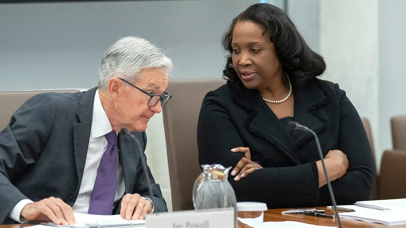 Lisa Cook Faces Mortgage Fraud Allegations Amid Rising Political Tensions