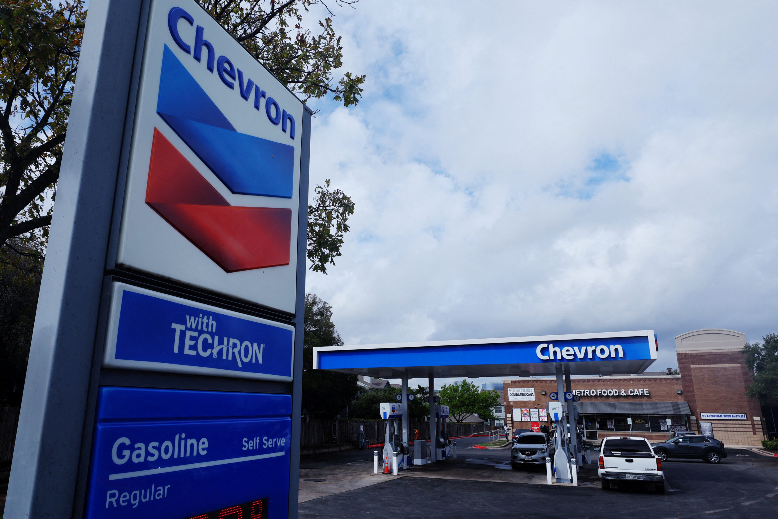 Chevron Stock Outlook: Dividend Strength, Inflation Tailwinds, and Energy Transition