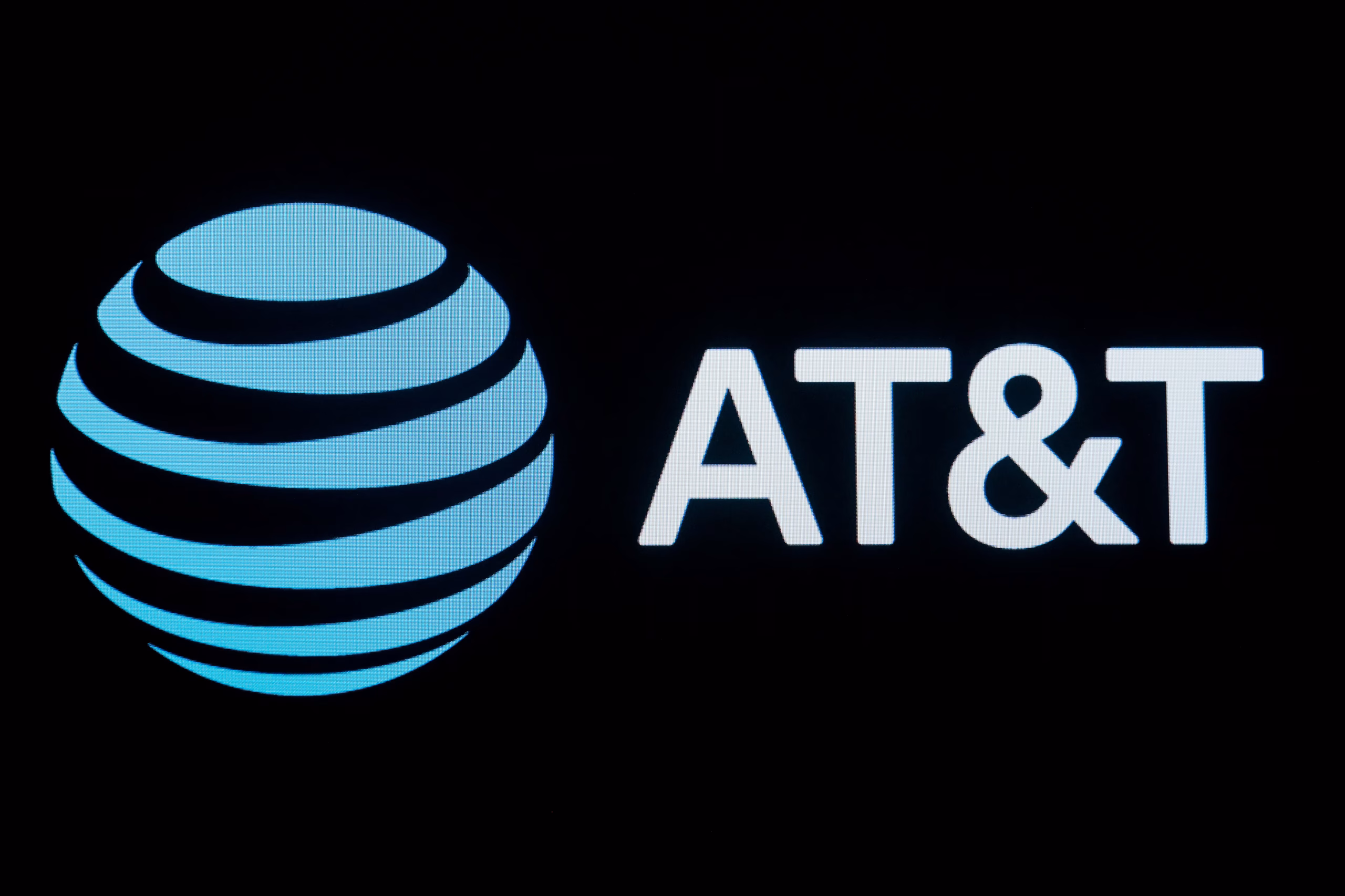 AT&T, Spectrum Mobile, and Boost Mobile Eye Industry Shifts as EchoStar Sells Spectrum to SpaceX