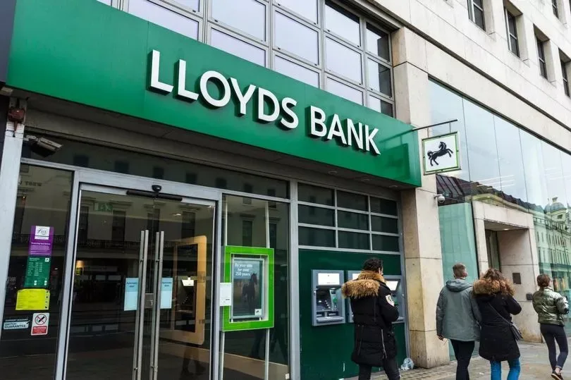 Lloyds Bank 300 Rule: Major Change in Cash Deposit Rules for UK Customers