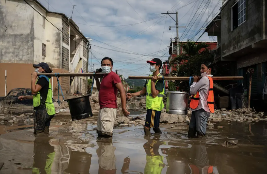 Daño en ducto de Pemex por lluvias causa derrame en Veracruz