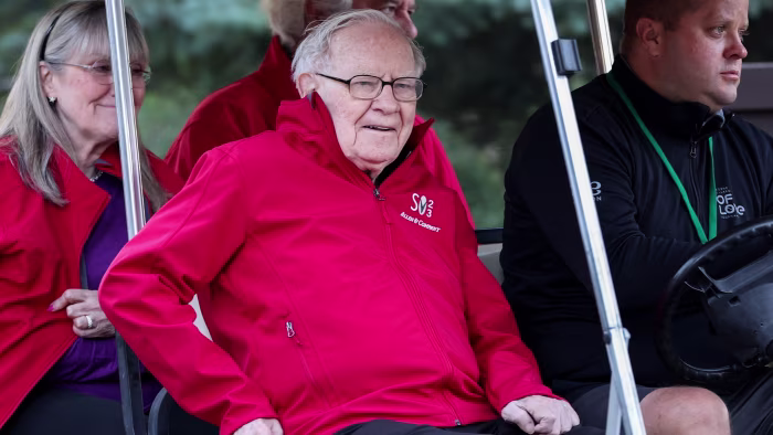 Warren Buffett Announces Shift in Philanthropy Plans: A New Approach to Family Wealth Distribution