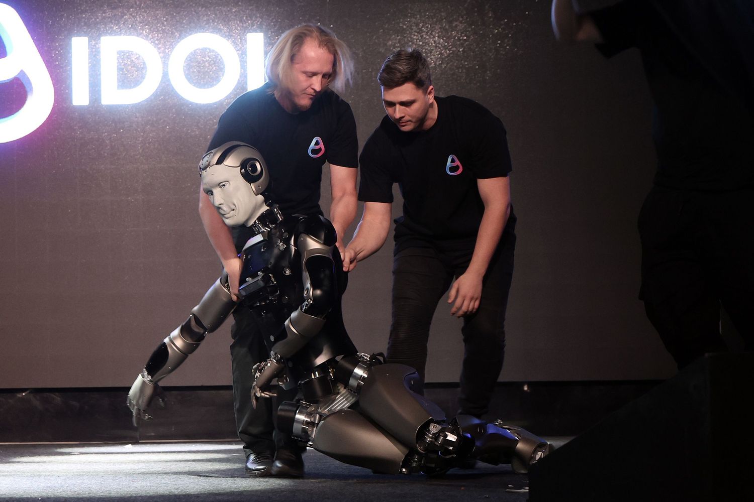 Russian AI Robot Falls During Debut: Questions Rise Over Russia’s Humanoid Robotics Program