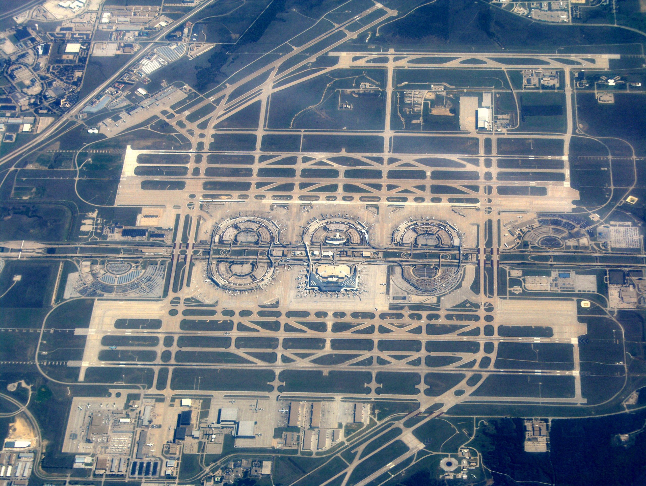Thanksgiving Gridlock: DFW Airport Faces Massive Delays Amid Construction and Holiday Crowds
