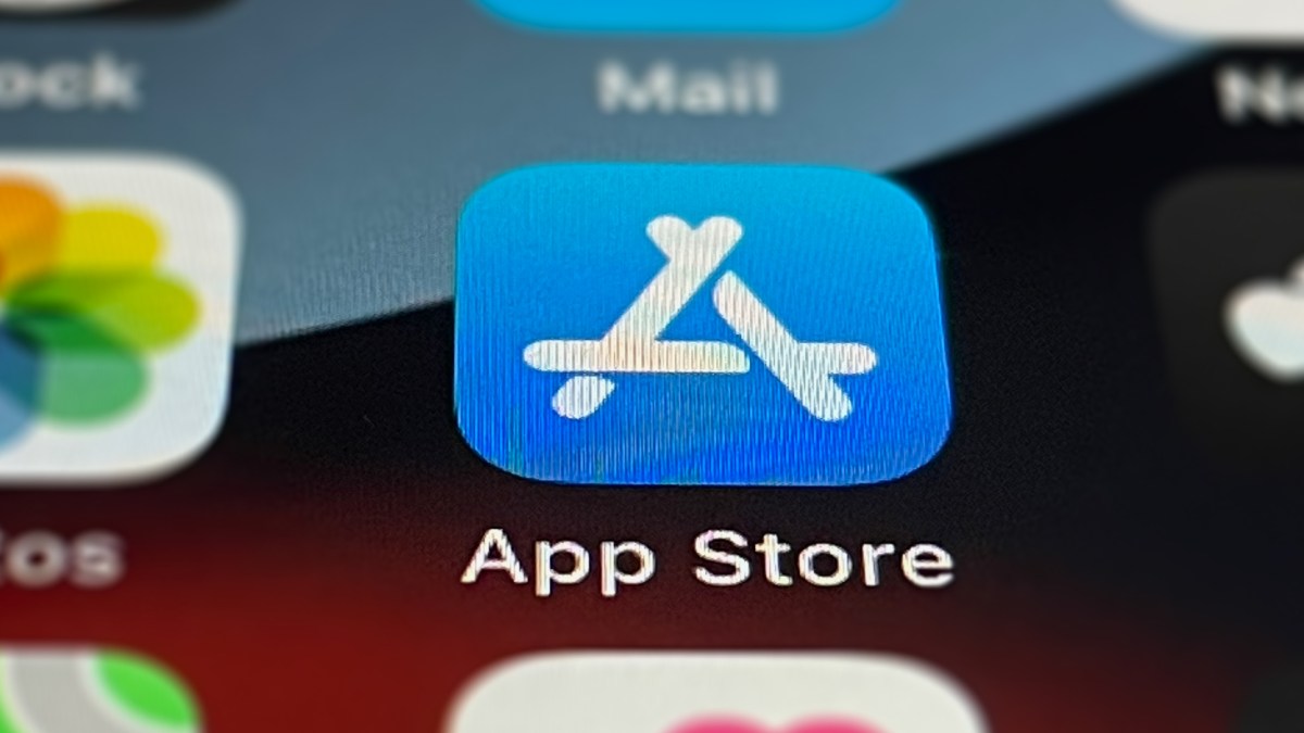 Apple weighs taking commissions on sideloaded apps in EU, report says