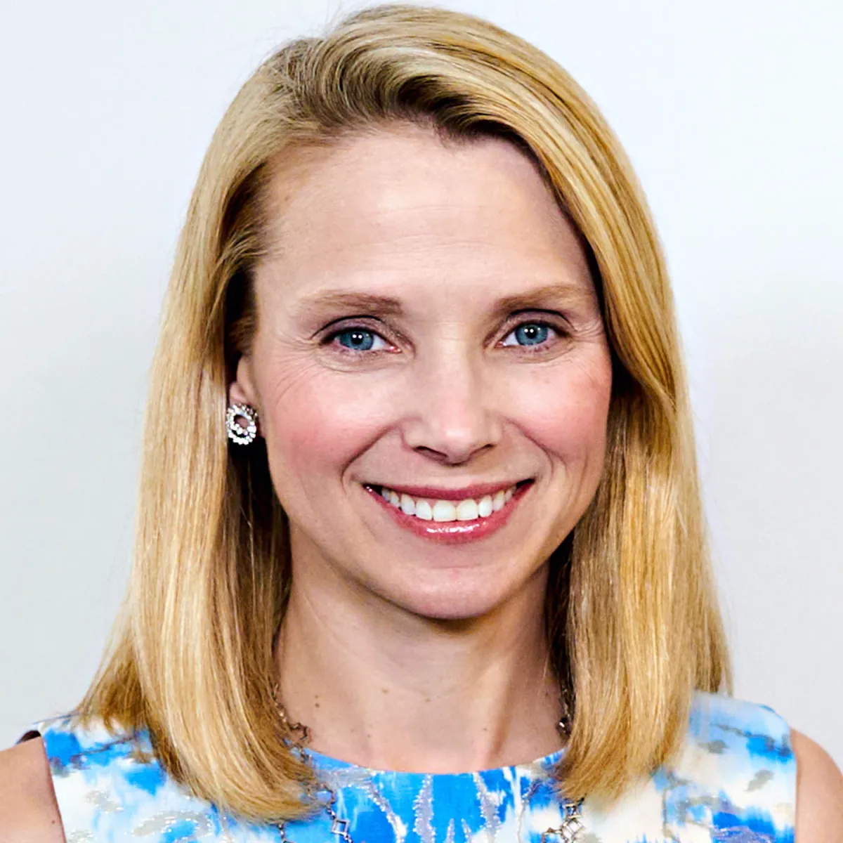 Marissa Mayer's startup just rolled out apps for group photo sharing and event planning, and the internet isn't sure what to think