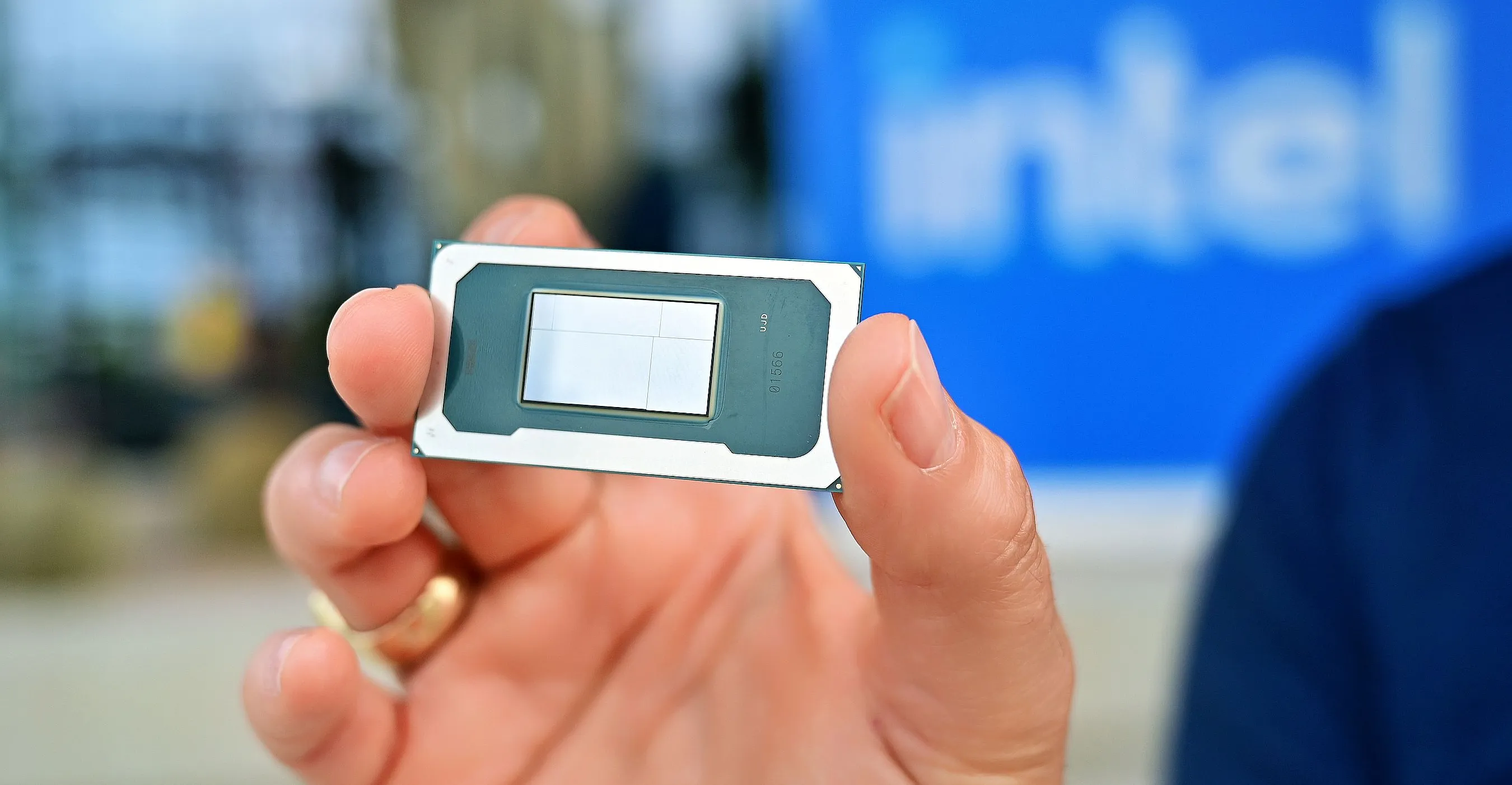 https://platform.theverge.com/wp-content/uploads/sites/2/2025/10/intel-panther-lake.jpg?crop=0%2C9.6571756436922%2C100%2C80.685648712616&quality=90&strip=all