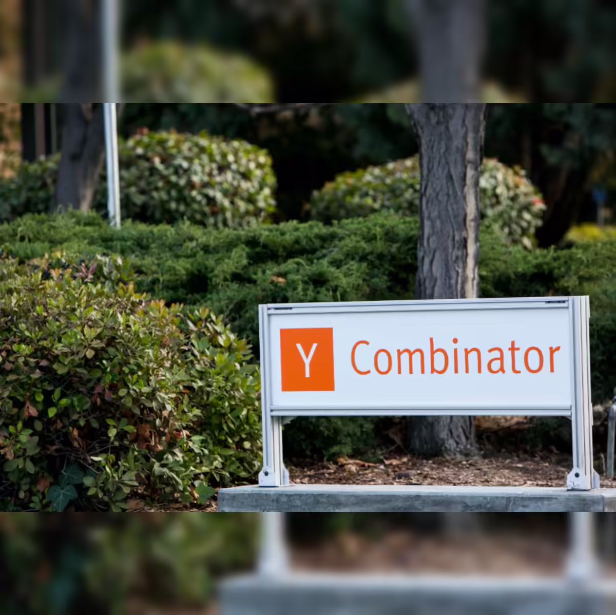 https://img.etimg.com/thumb/width-1200%2Cheight-1200%2Cimgsize-1060649%2Cresizemode-75%2Cmsid-127679541/tech/startups/startup-incubator-y-combinator-quietly-cuts-canada-from-countries-where-it-will-invest.jpg