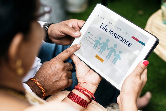 https://www.tataaia.com/content/dam/tataaialifeinsurancecompanylimited/blogs/life-insurance/digital-life-insurance-what-you-need-to-know-about-it/shutterstock_10703158161.jpg