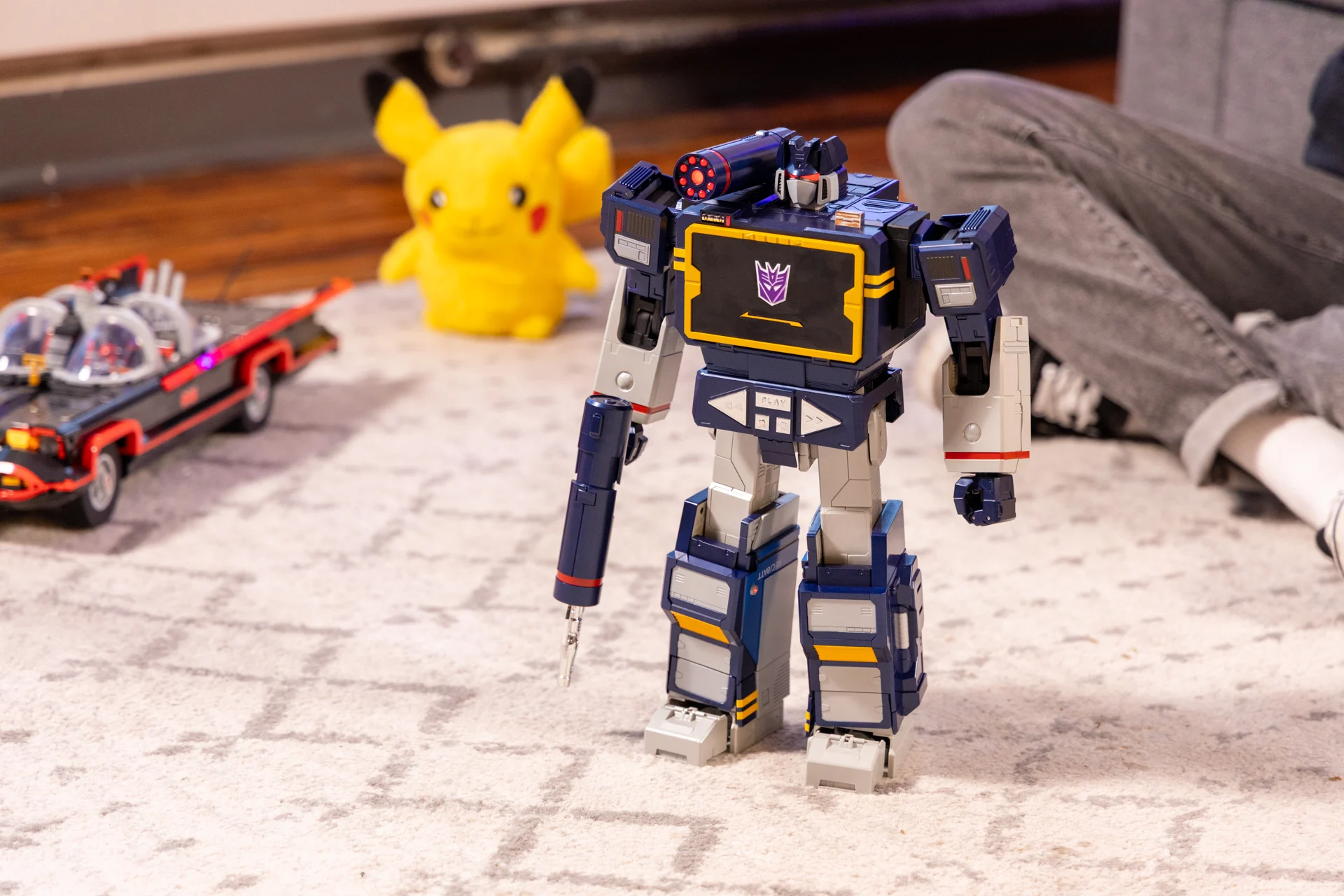 Robosen’s $1,400 Soundwave Transformer Is a Sick Robot and Sad Bluetooth Speaker