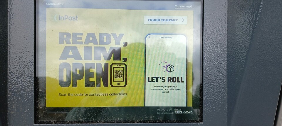A parcel locker touchscreen shows a Windows activation warning beside an InPost prompt.