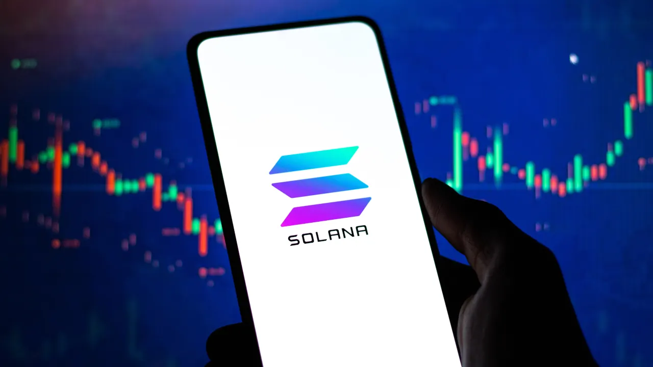 Solana Drops 5%, Bitcoin Below $80K Amid Xi's Taiwan Warning