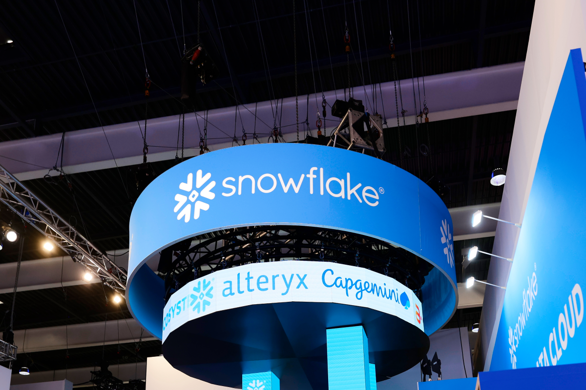 Snowflake Beats Revenue Estimates, Signs $200M AI Deal With Anthropic