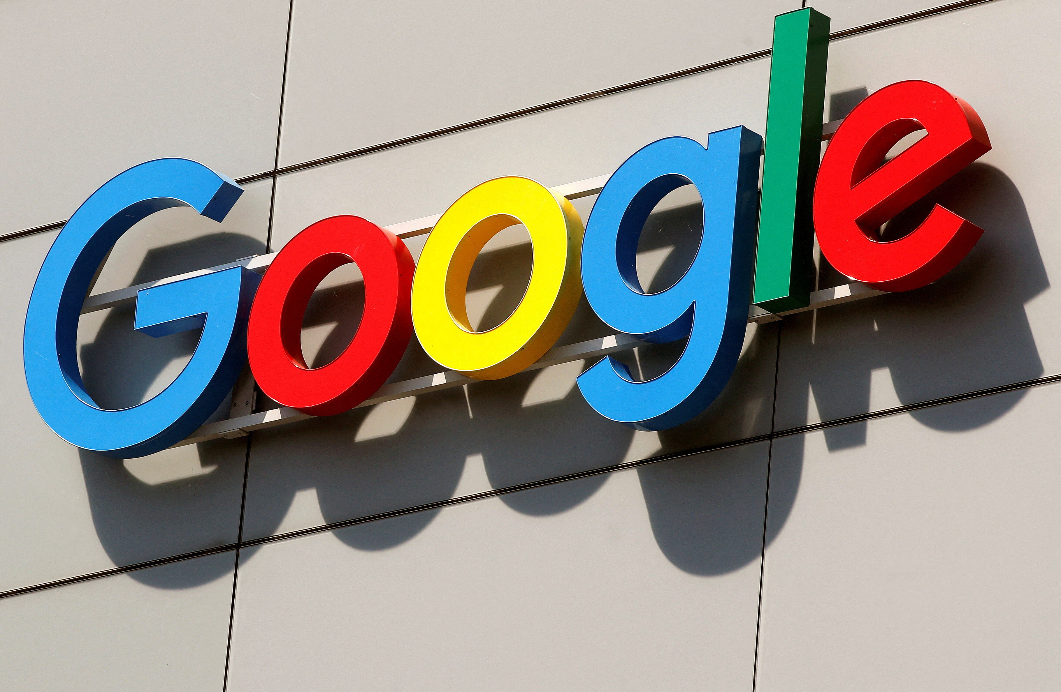 Google's AI Challenge: Dominance Cracks in New Era