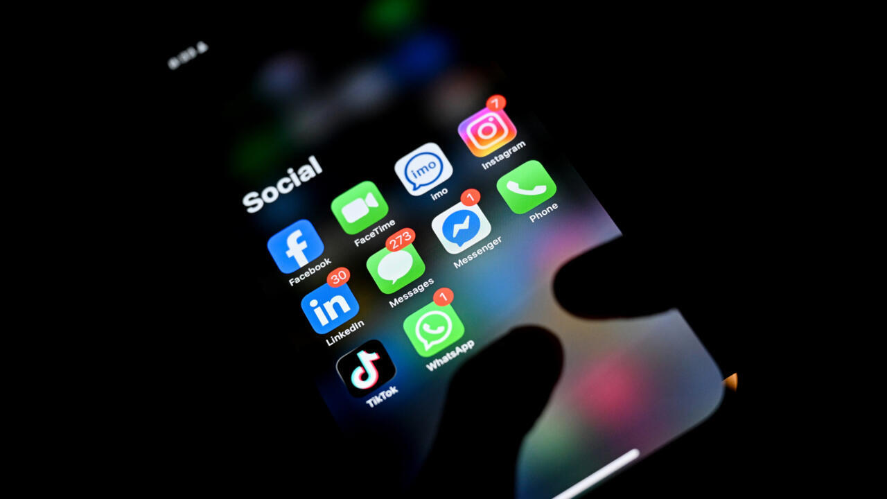 Australia Teen Social Media Ban Has Little Impact, Study Finds