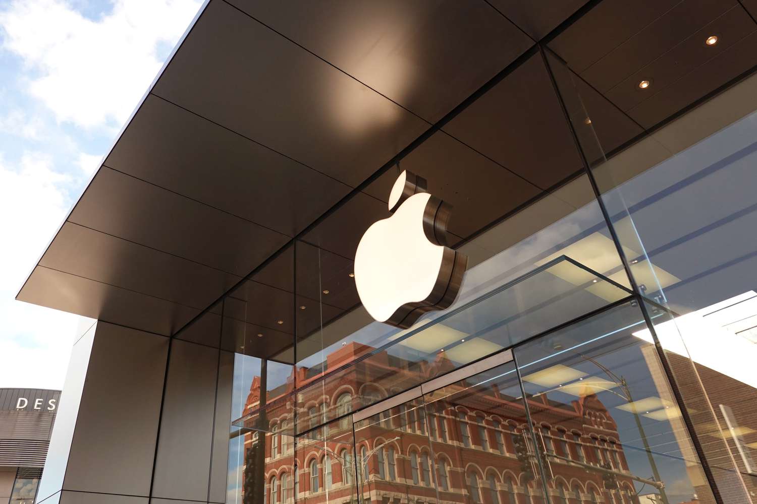 Apple Hikes MacBook, iPad Prices Citing Soaring Component Costs