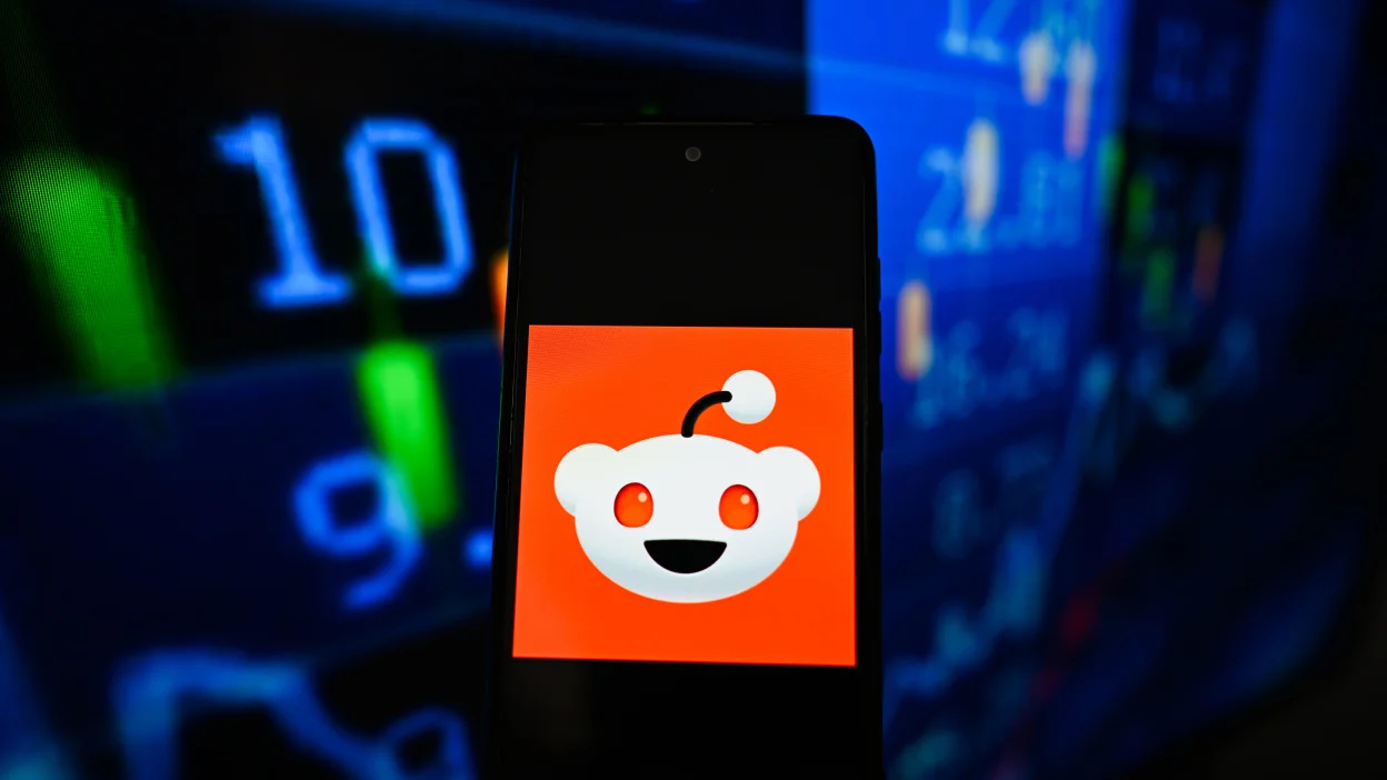 AI is fueling Reddits spam problem
