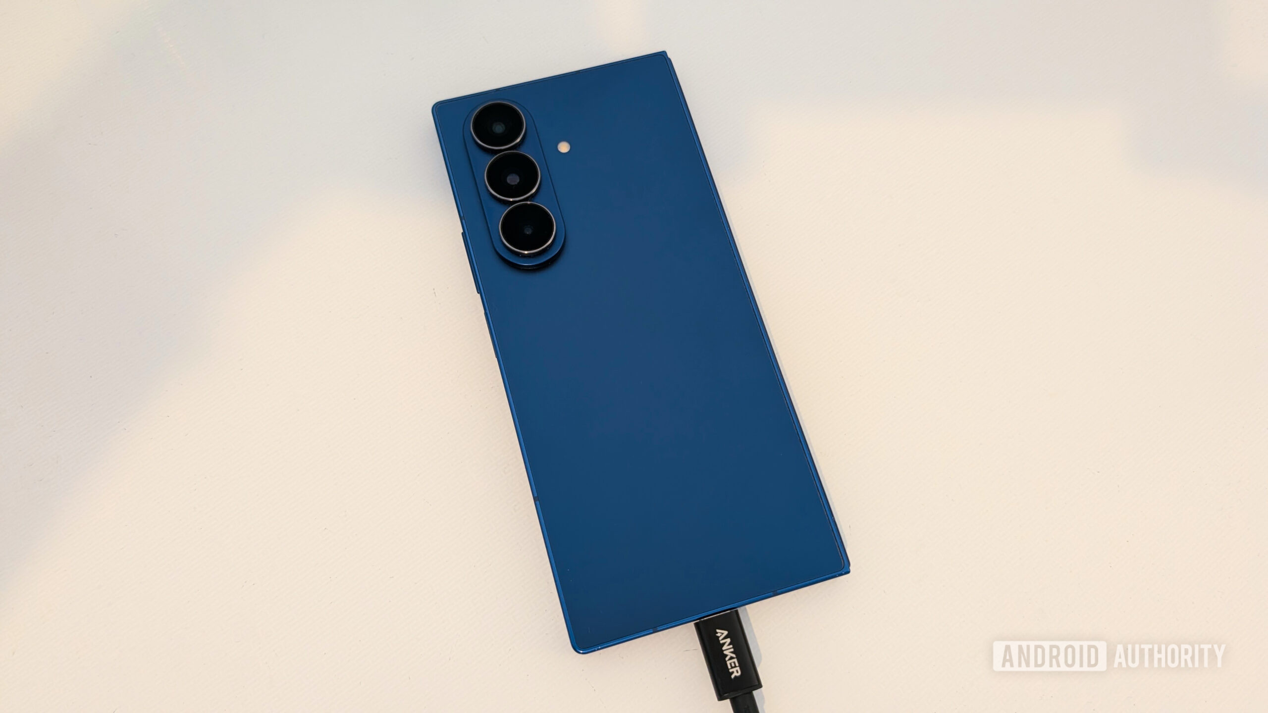 galaxy z fold 7 plugged in