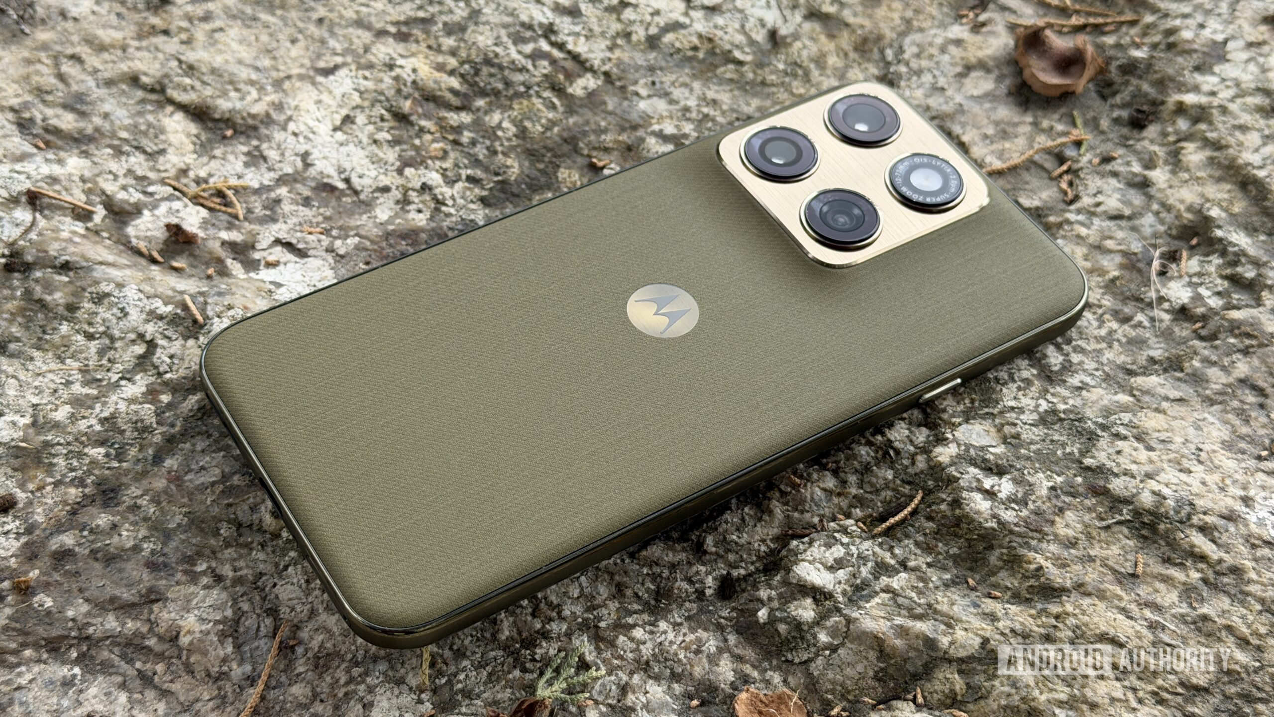 Motorola Edge 2026 against rock