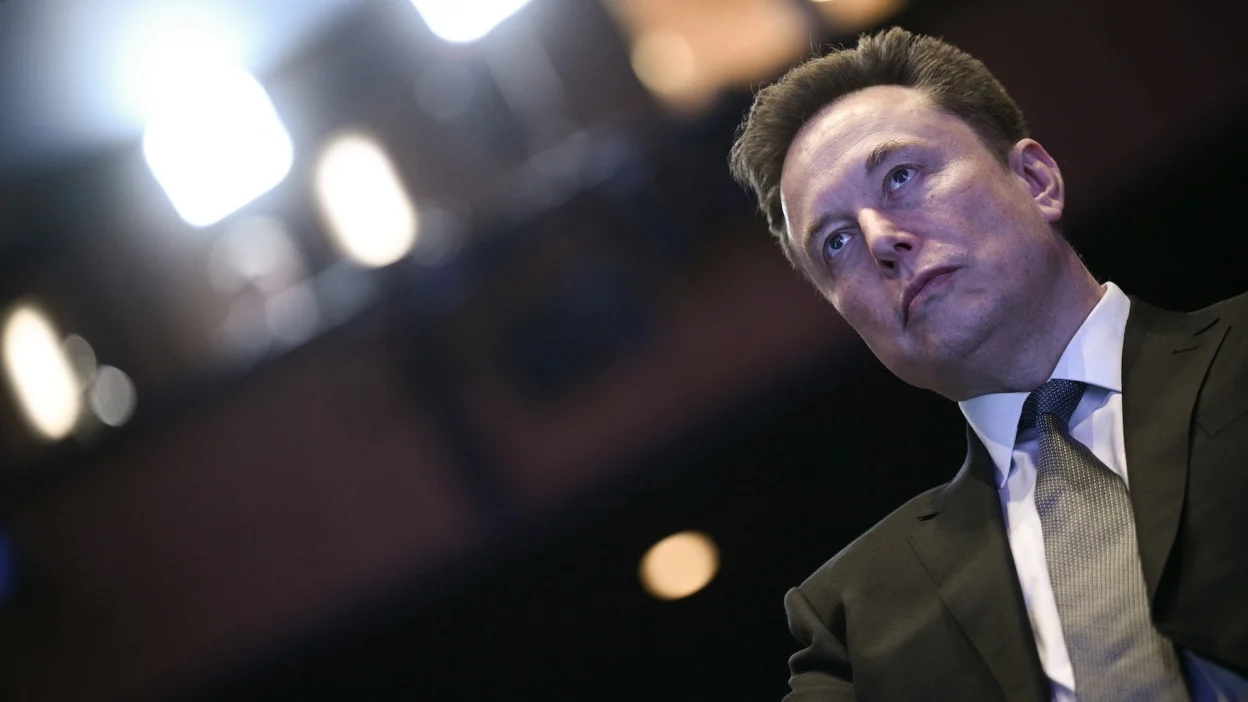 Elon Musk shares anti-immigrant posts before SpaceX IPO