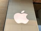 apple shakes hands with google powering siri