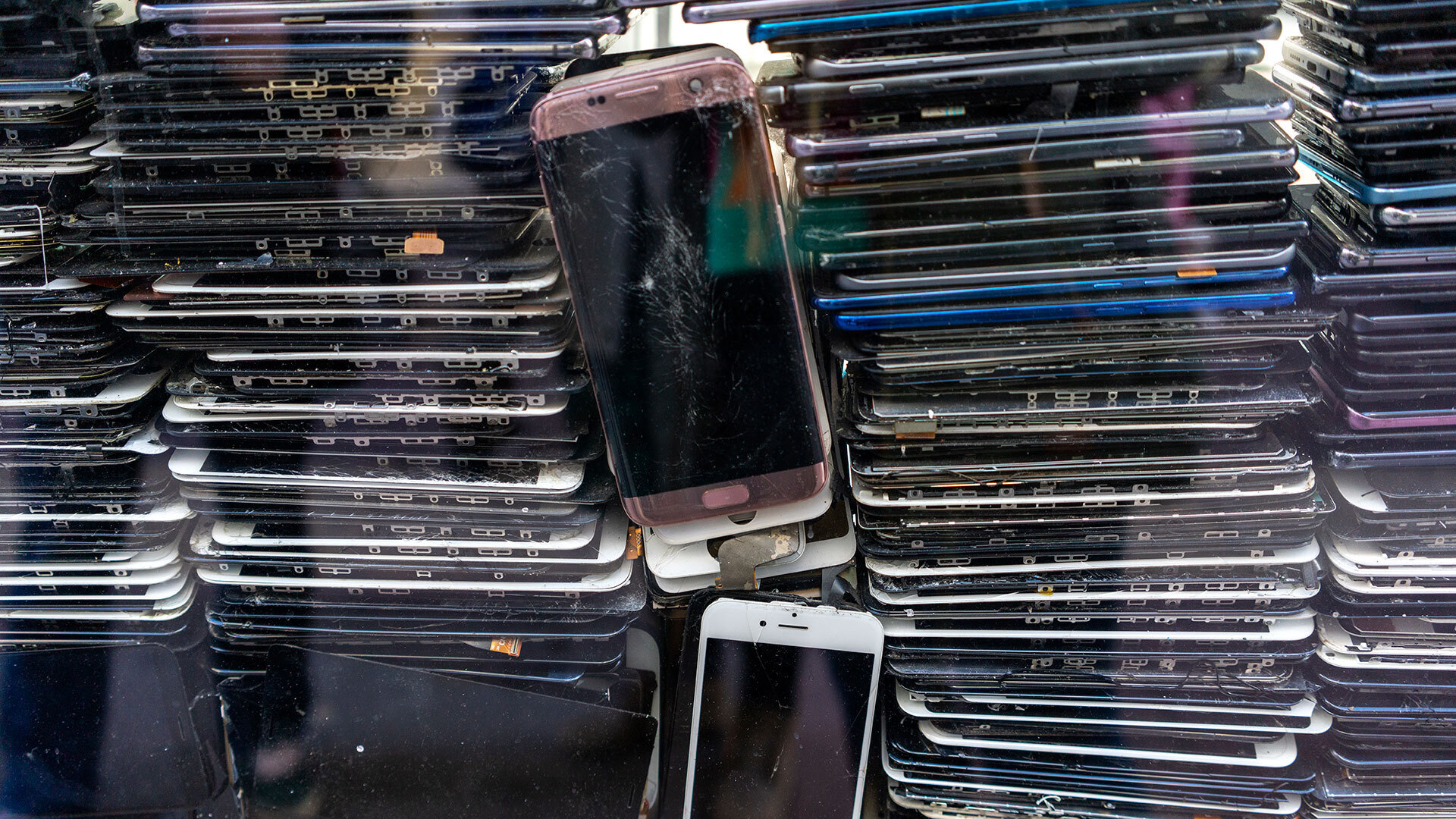 Researchers recycle old phones and cluster them into ‘computing platforms’ that operate as a low-cost data center — says processors on modern smartphones deliver higher single-core performance than comparable multicore servers