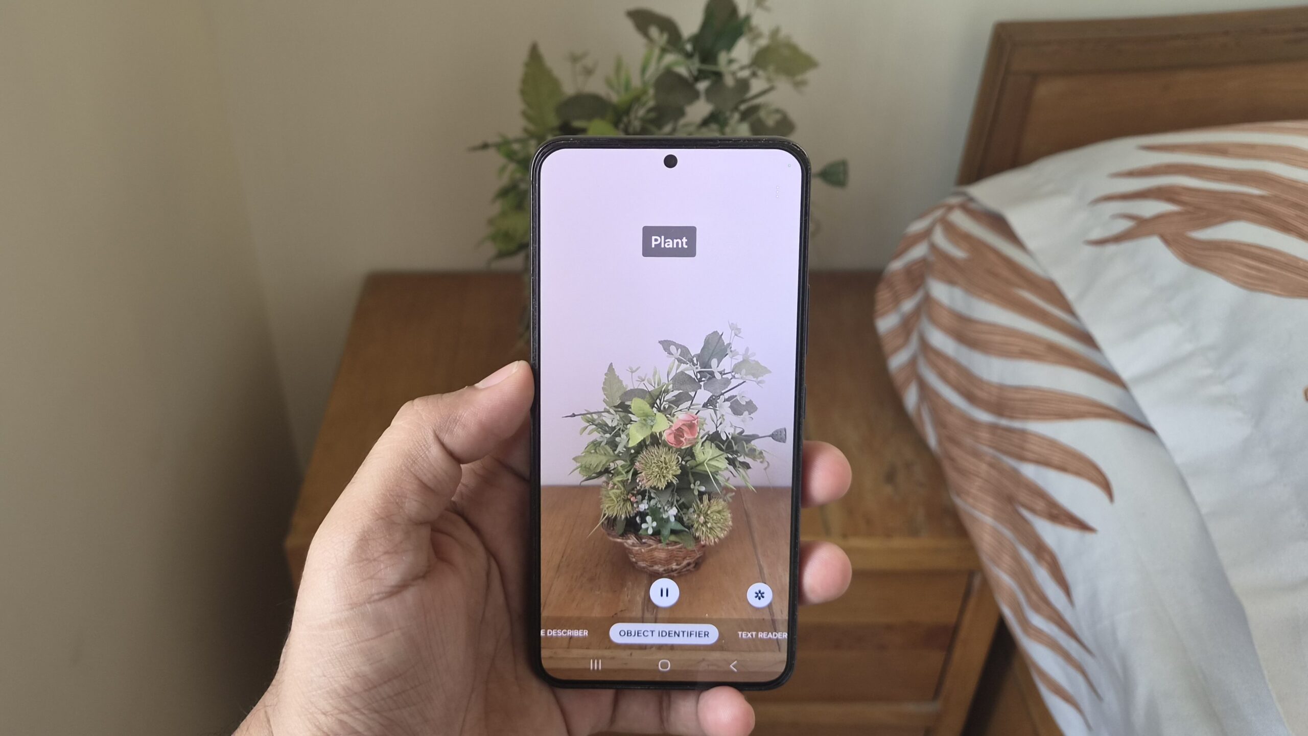 Samsung phone in hand showing object identifier