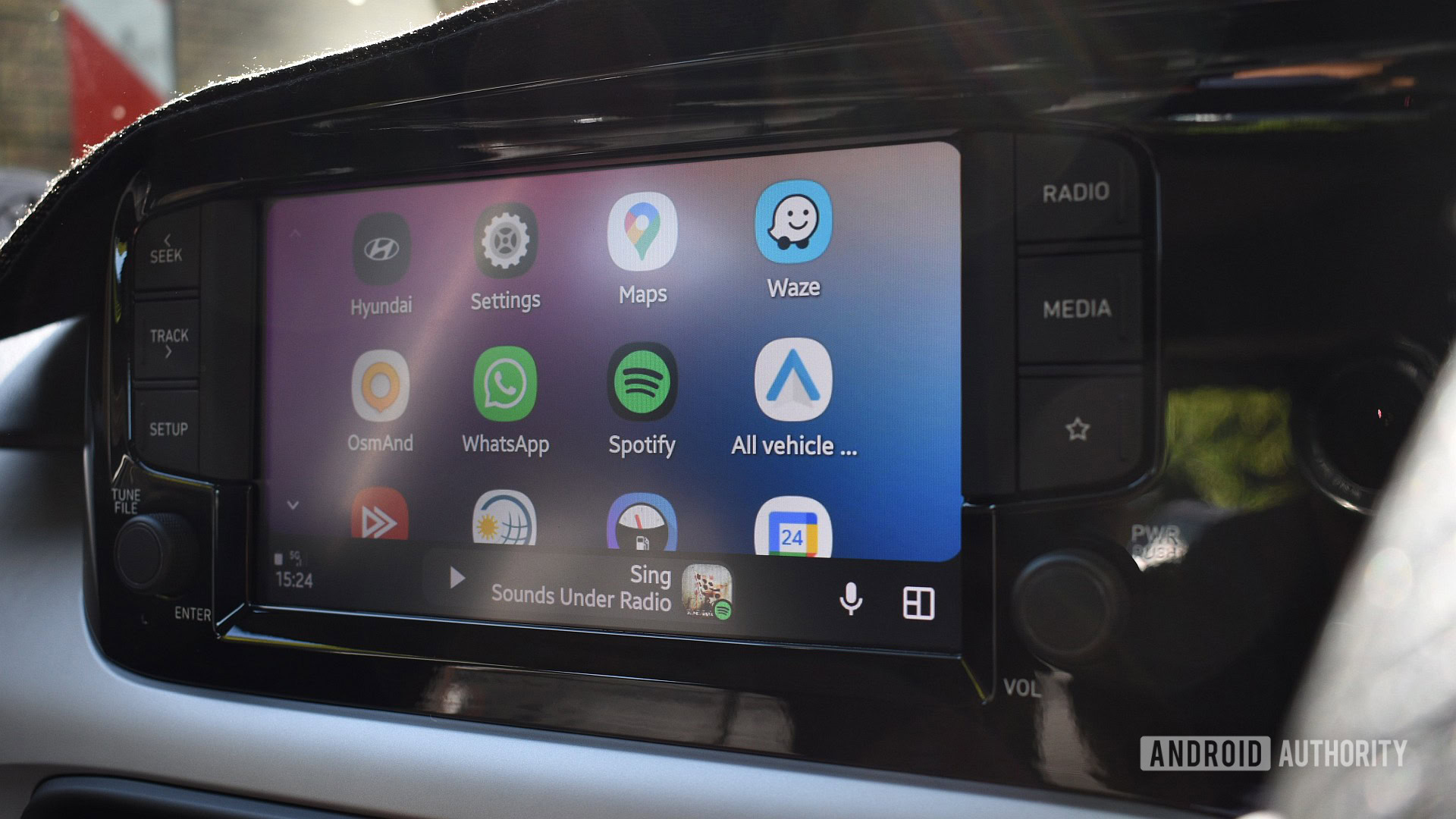 Google issues quick fix for broken Android Auto phone calls