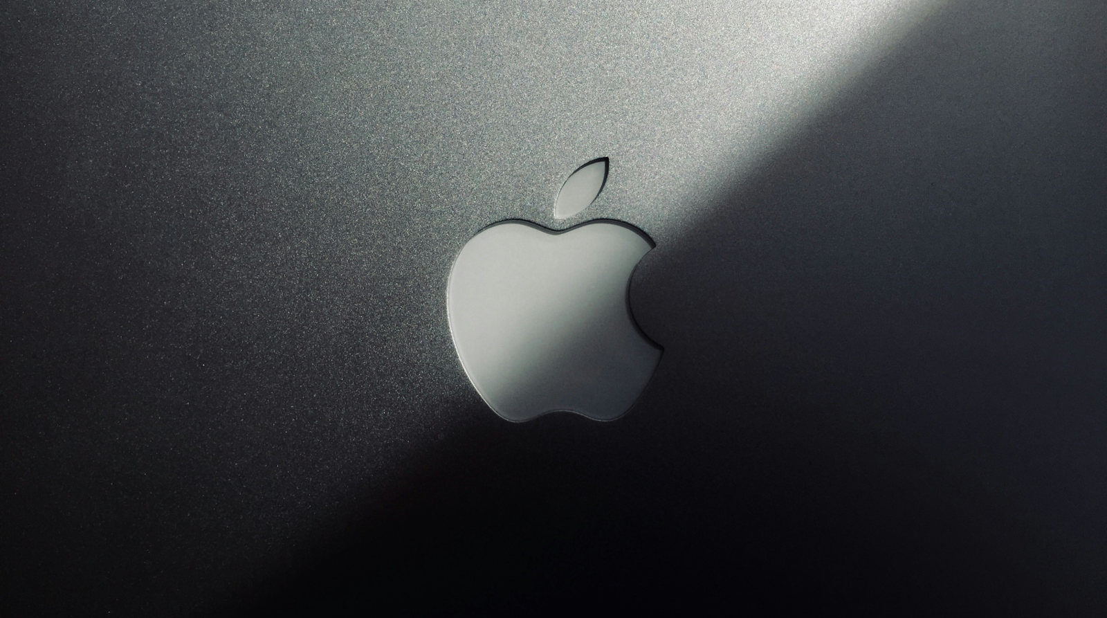 Bipartisan lawmakers reintroduce bill to limit Big Tech gatekeeping, Apple shoots back