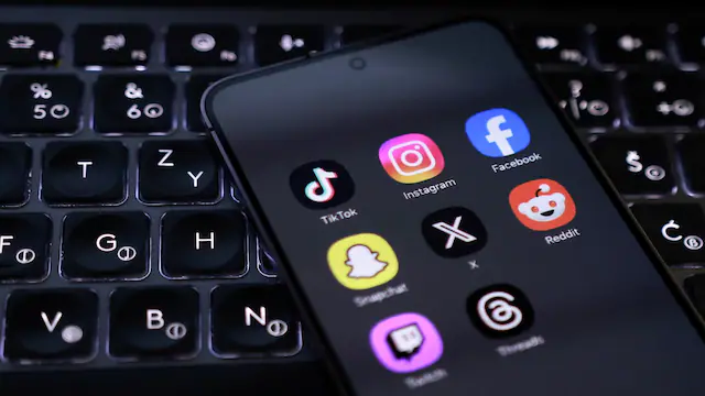 Sweden advises no smartphones for children under 13 over health concerns