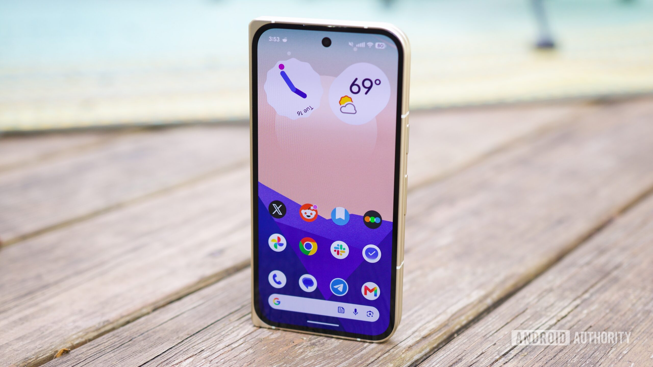 android 17 hide app names hero june 2026 2 A Pixel running Android 17, showing the home screen with hidden app icon names.