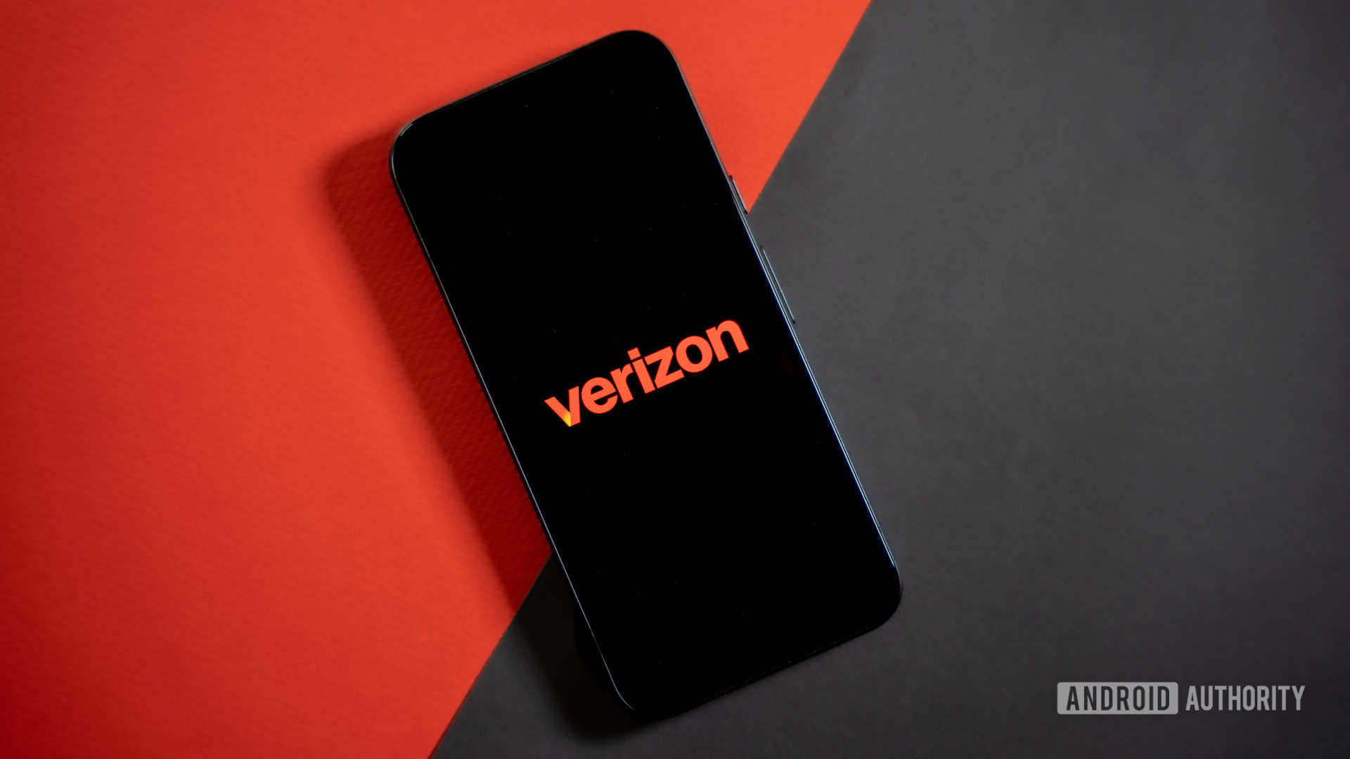 Verizon sent long-time customer a refurbished phone, wiped it remotely, and then refused to own up