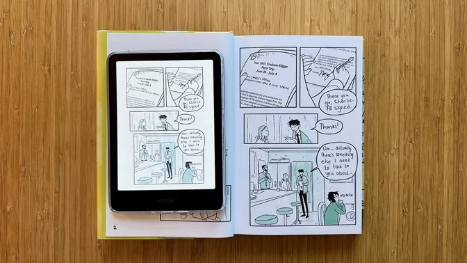 amazon kindle colorsoft on top of graphic novel