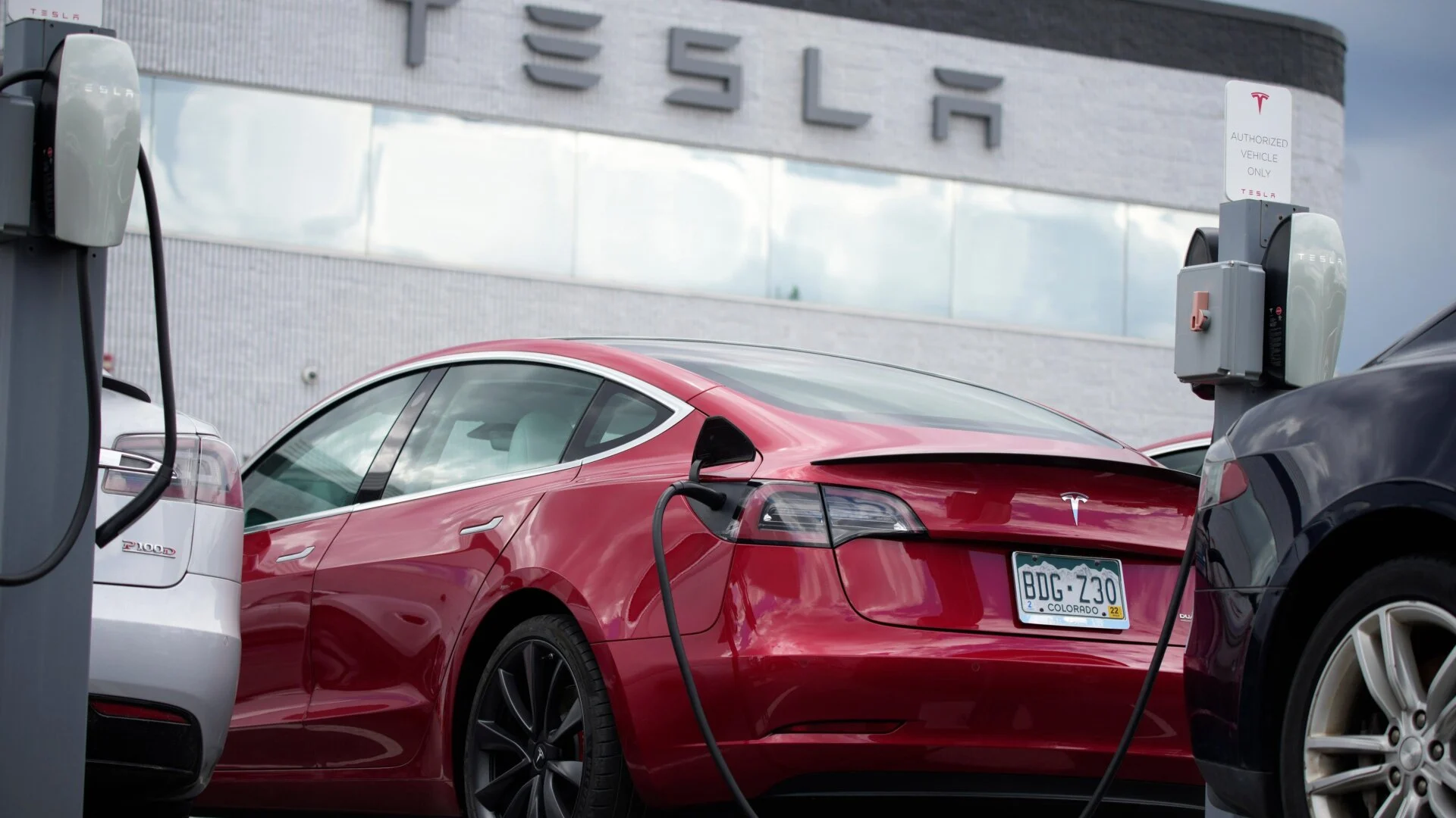 Tesla Driver Who Plowed Into Texas Home Was Allegedly Using ‘Autopilot’ Feature