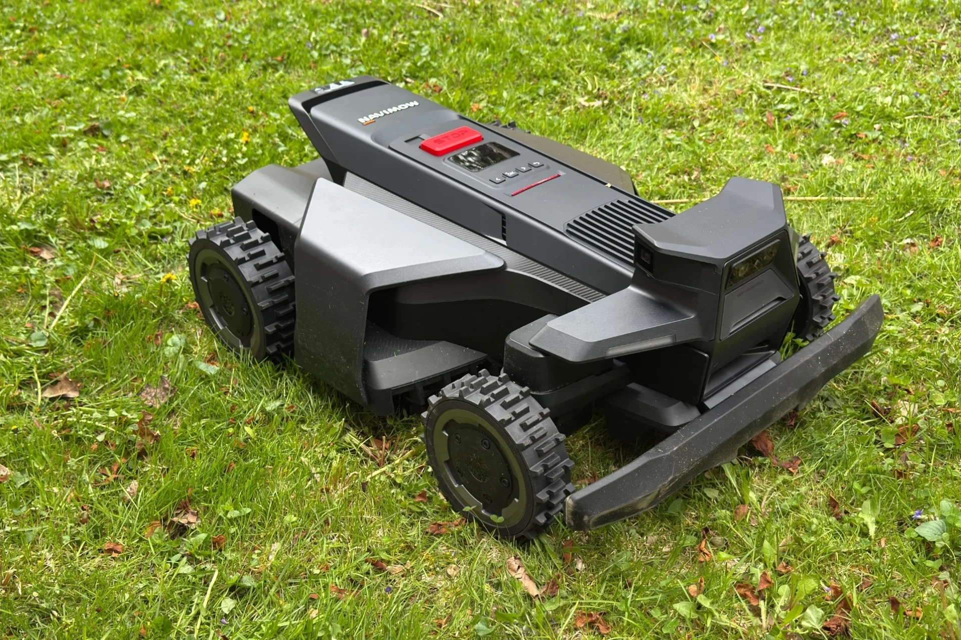 Segway Navimow X430 Review: A Featureful Mow-Bot