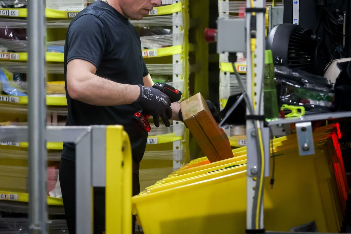 Amazon Ordered to Collectively Bargain at San Francisco Warehouse