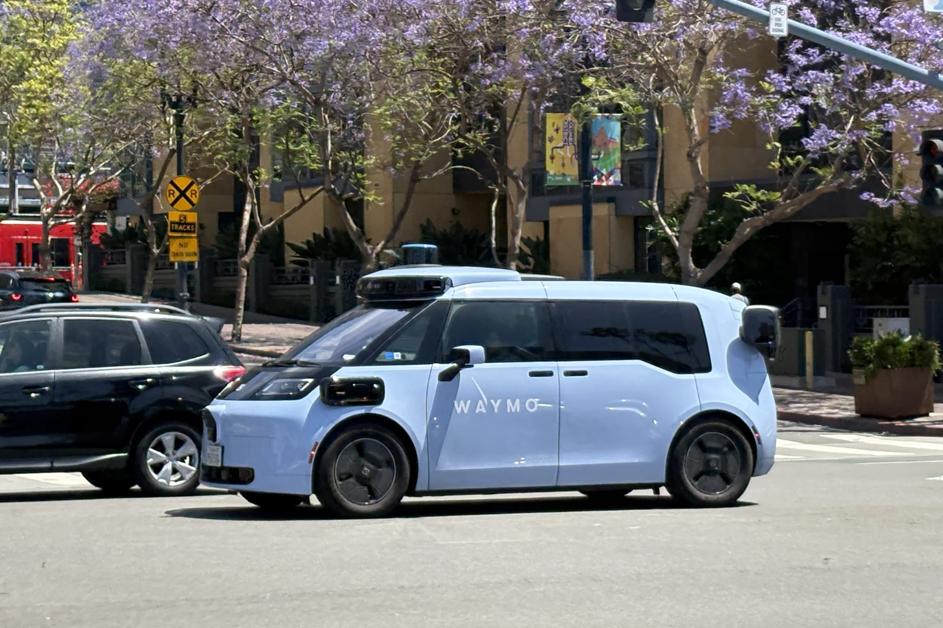The Apple Car Is Dead, and Waymo Just Bought Its Gravesite