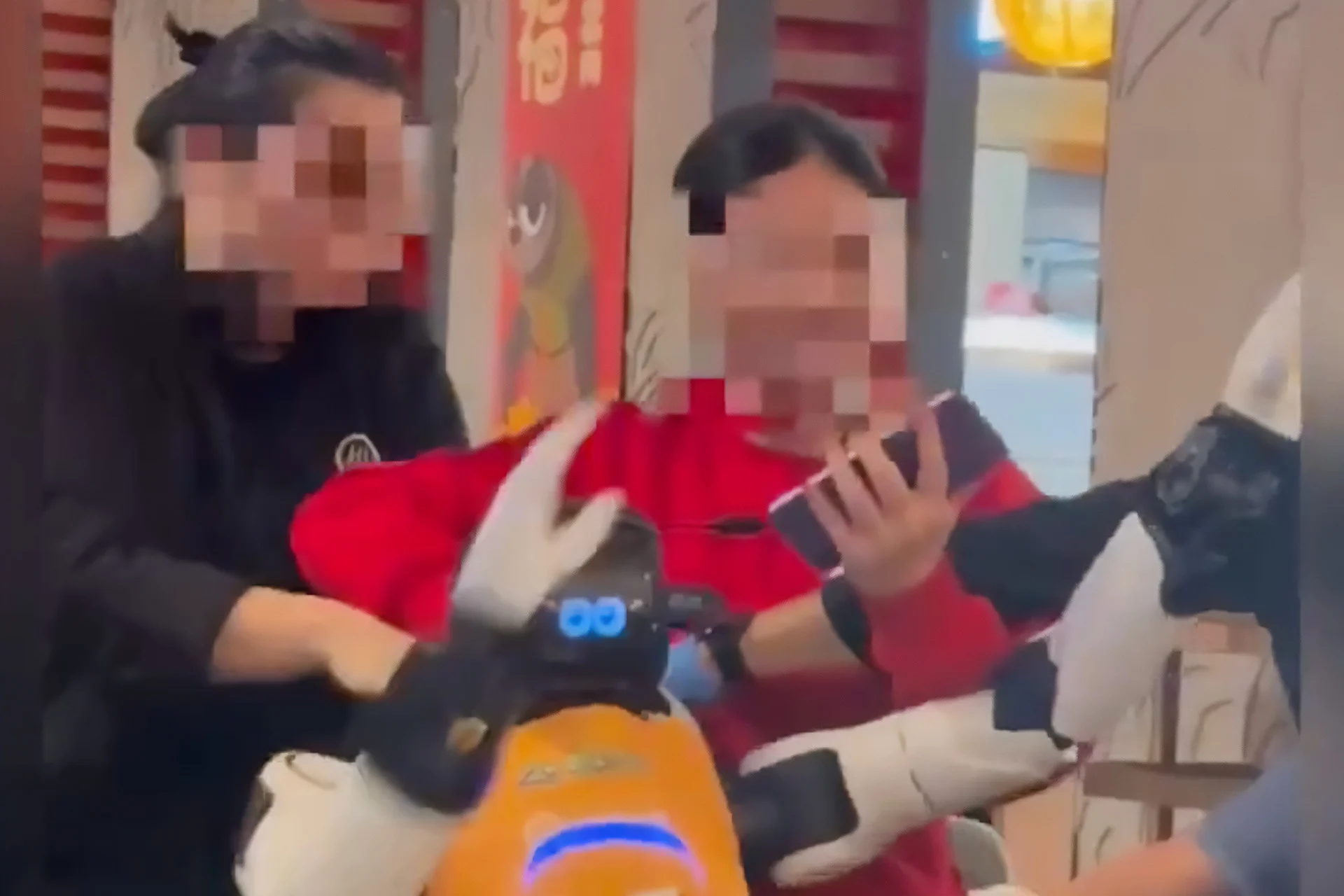 Robot Losing Its Mind in a California Restaurant Is Just as Fed Up as Everyone Else