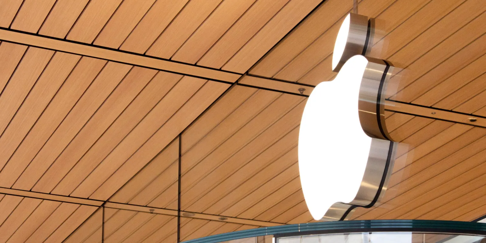 Baltimore Mayor voices support for Apple Towson workers amid store closure controversy