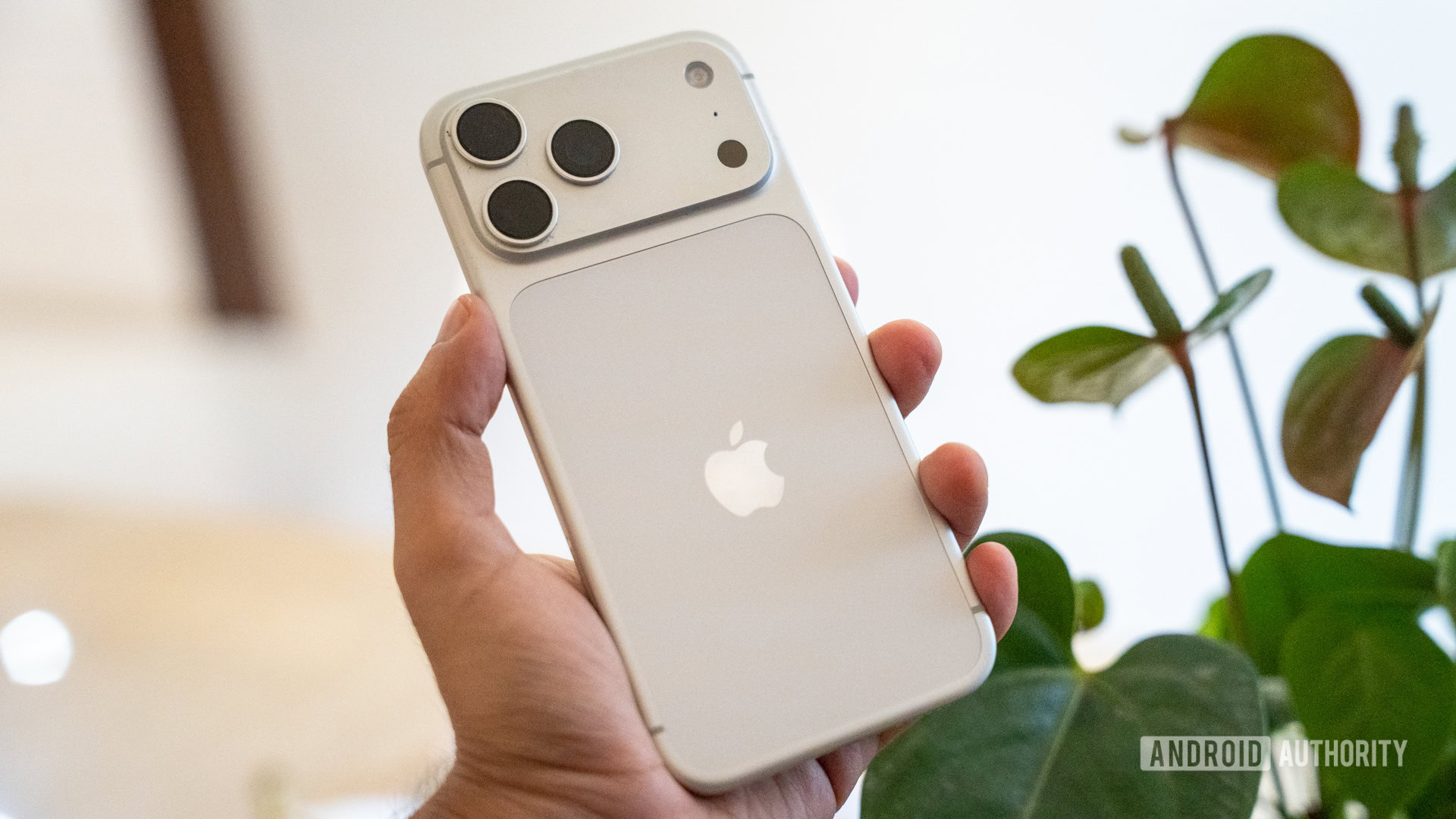 Google Meet now seamlessly works with Safari on iPhones