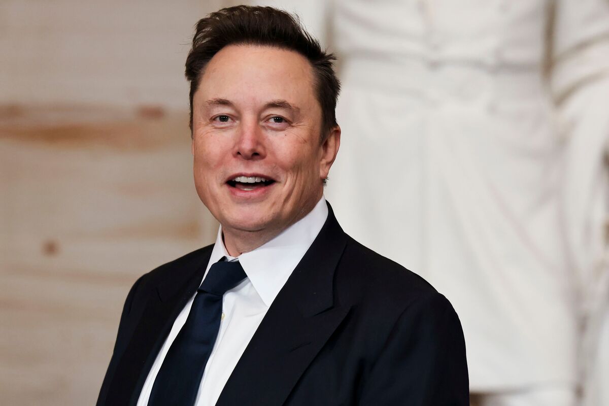 Musk’s SpaceX Adds Billions in Debt While Cutting Interest Costs