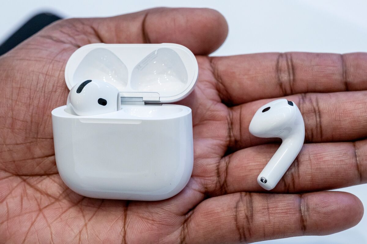 AirPods Maker Luxshare Gauges Interest for $3 Billion Hong Kong Listing