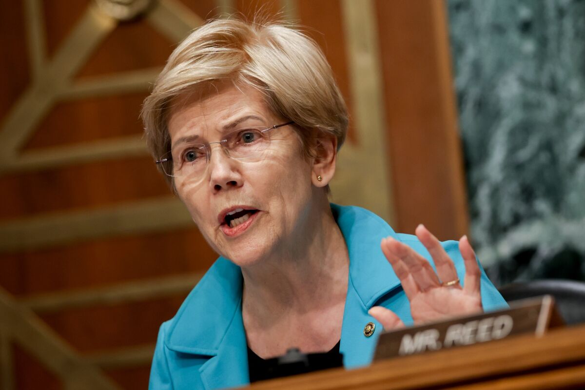 Warren to Call for Antitrust Scrutiny of AI, Deal Review Revamp